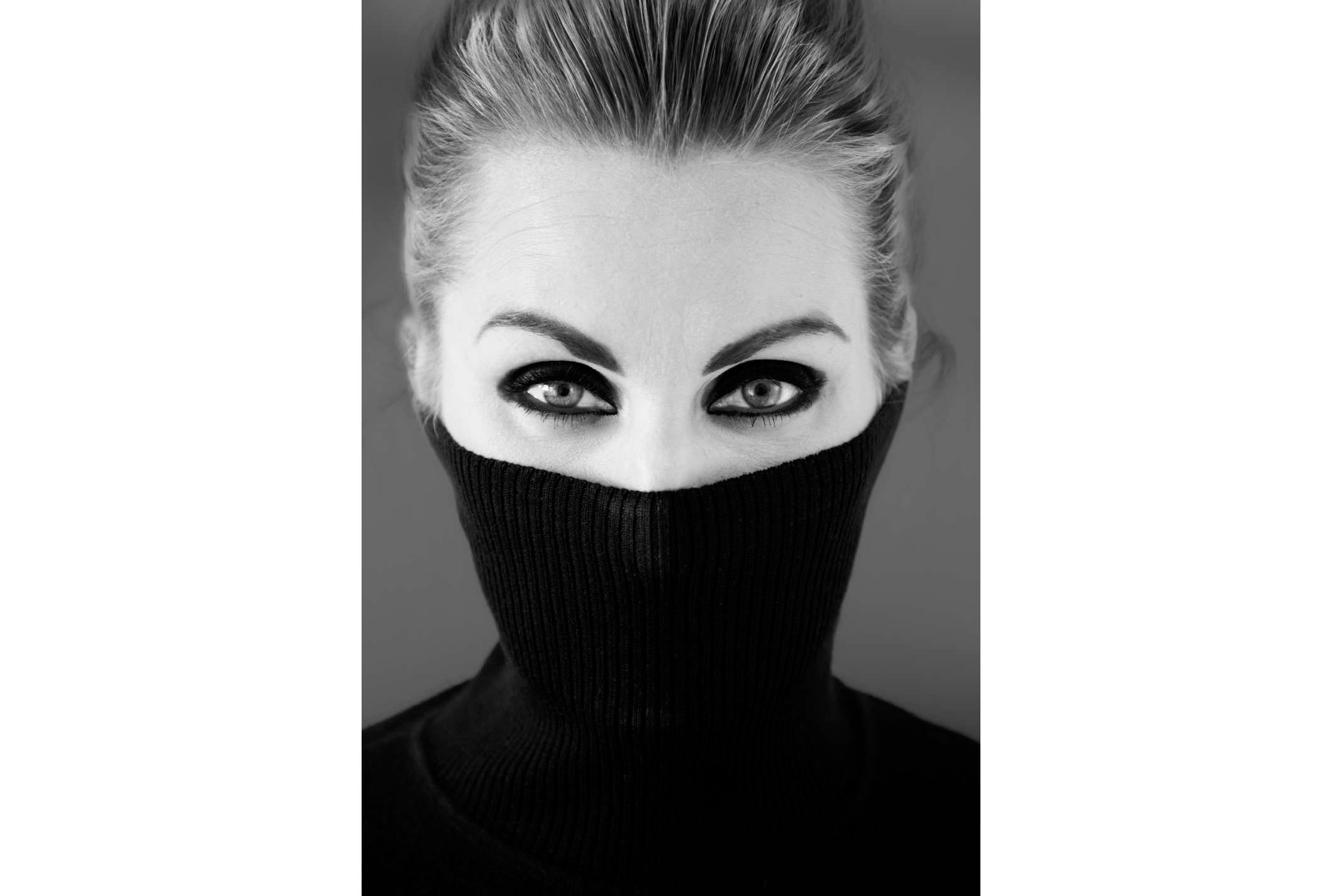Girl in Black-Wall_Art-Pixalot