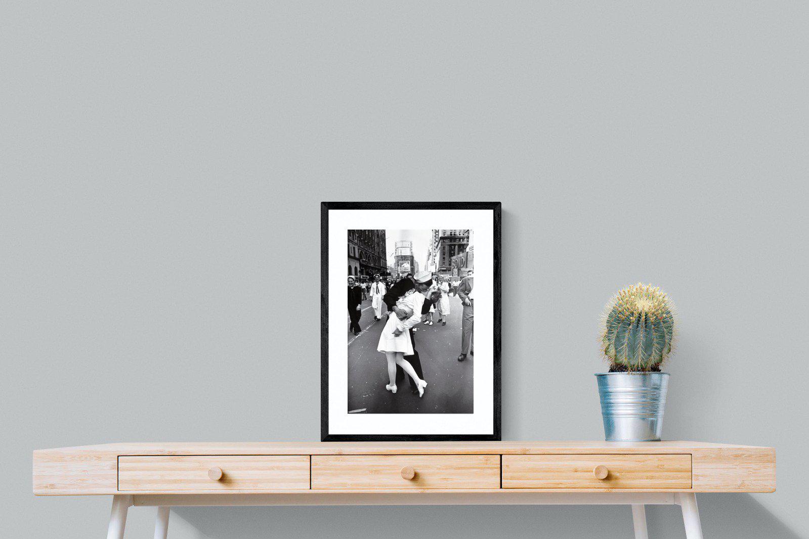 V-J Day-Wall_Art-45 x 60cm-Framed Print-Black-Pixalot